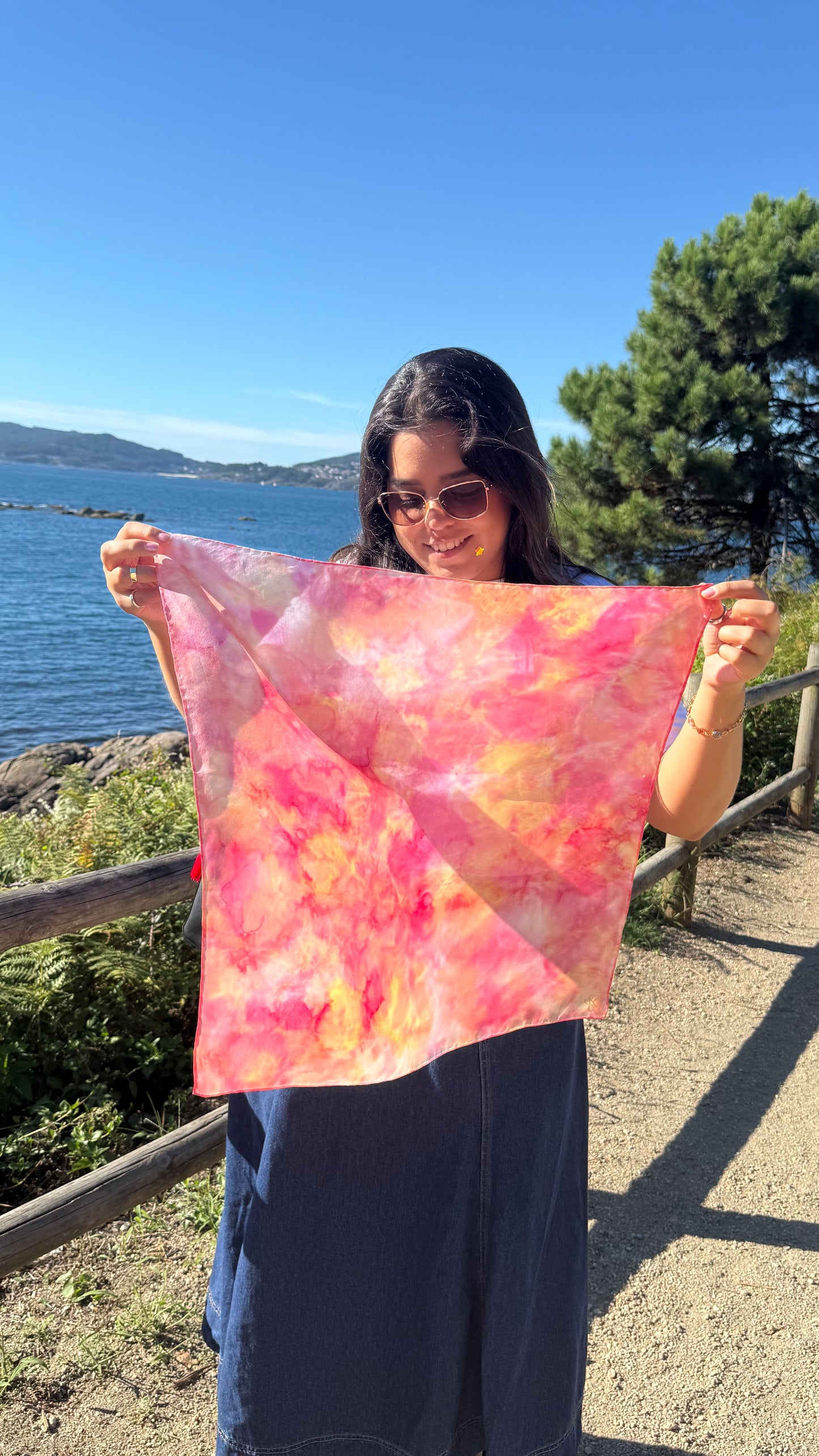 Midnight Sun | Pañuelo de seda pintado a mano