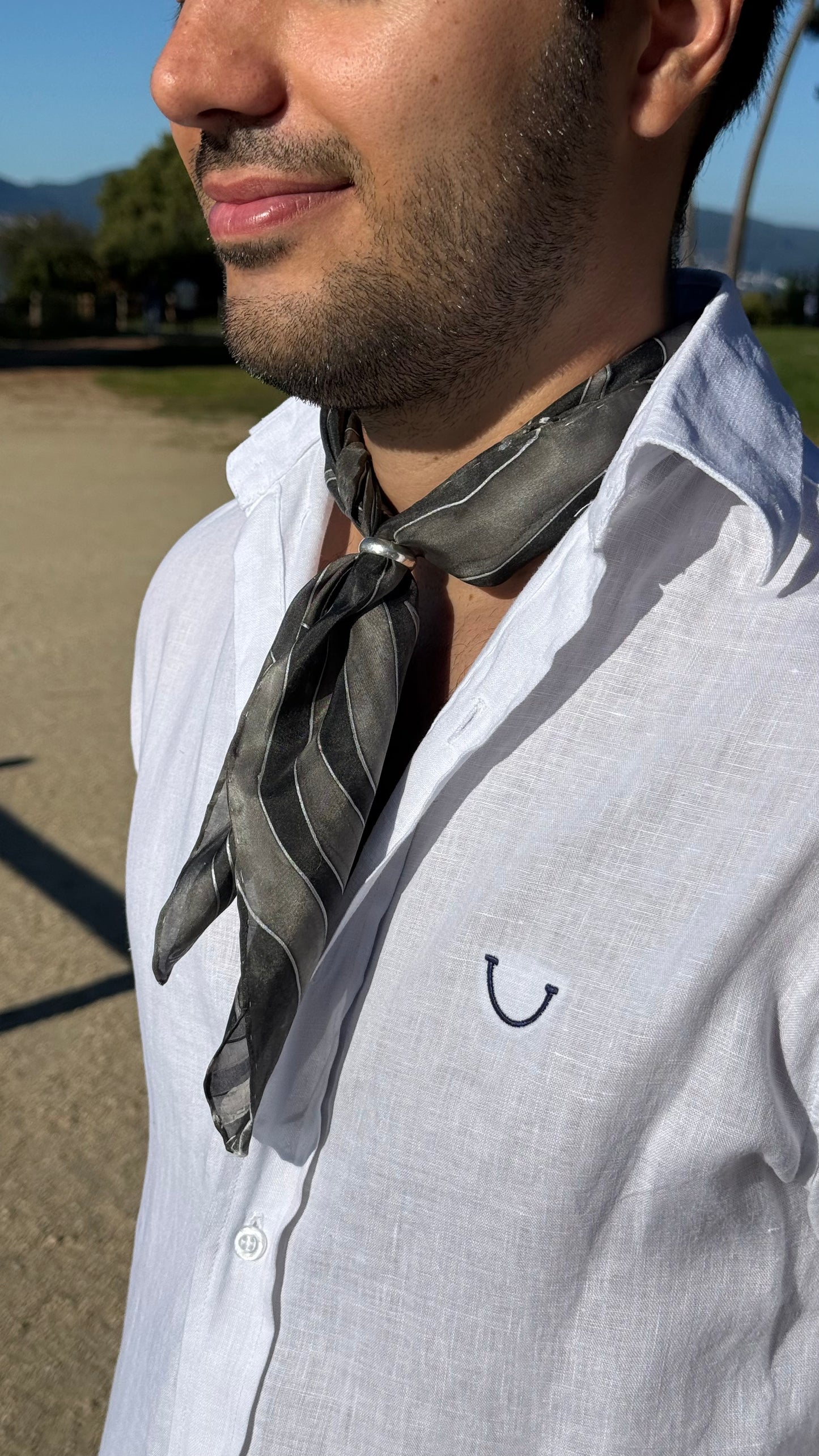 Silver Stripes | Pañuelo de seda pintado a mano